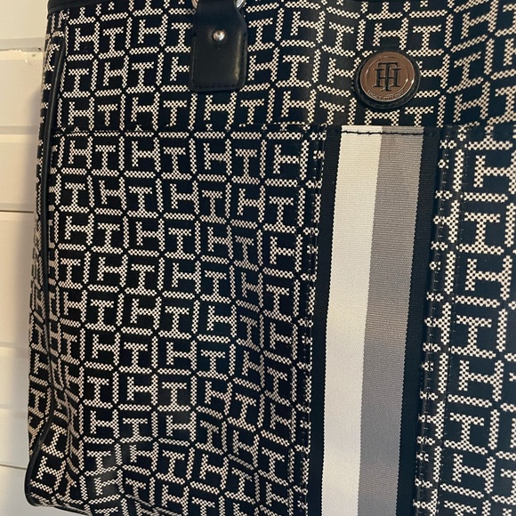 Tommy Hilfiger Black White Signature TH Logo Large Tote Shoulder Bag $108 - Picture 3 of 8